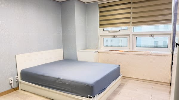 Fully Equipped, South Facing, Good Lighting. 2 Minutes Walk from Ewha station. photo 3