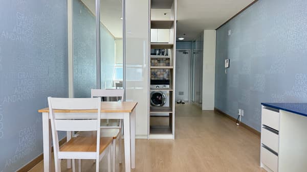 Fully Furnished, South Facing, Good Lighting. 2 Minutes Walk from Ewha station. photo 3