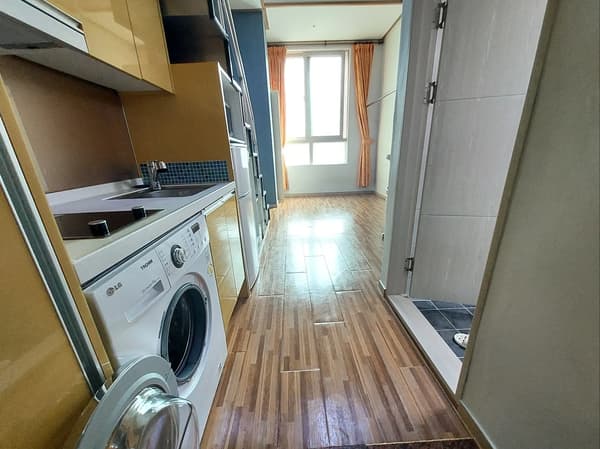 Duplex, 3 Minutes Walk from Sinchon Station, Move-in Date Negotiable by End of August photo 3