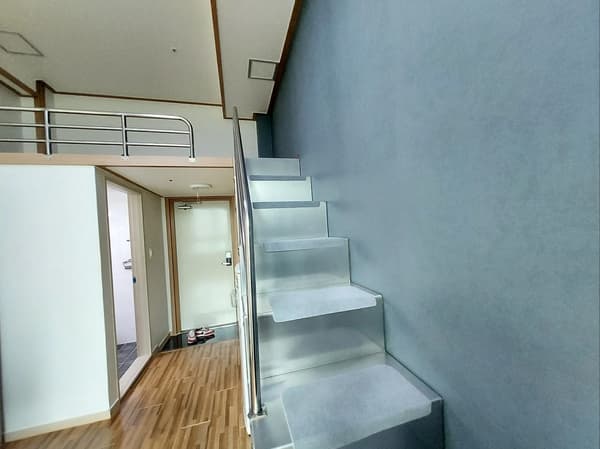 Duplex, 3 Minutes Walk from Sinchon Station, Move-in Date Negotiable by End of August photo 5