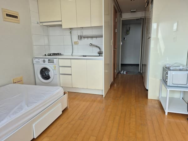 2-Minute Walk from Ewha Womans University Station, Fully Furnished, Move-in Negotiable photo 5