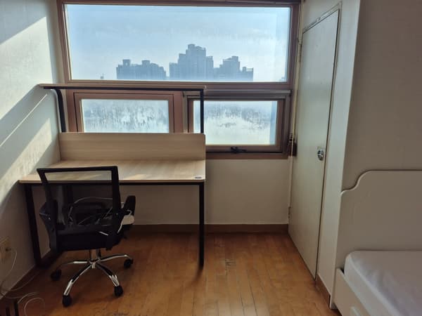 2-Minute Walk from Ewha Womans University Station, Fully Furnished, Move-in Negotiable photo 3