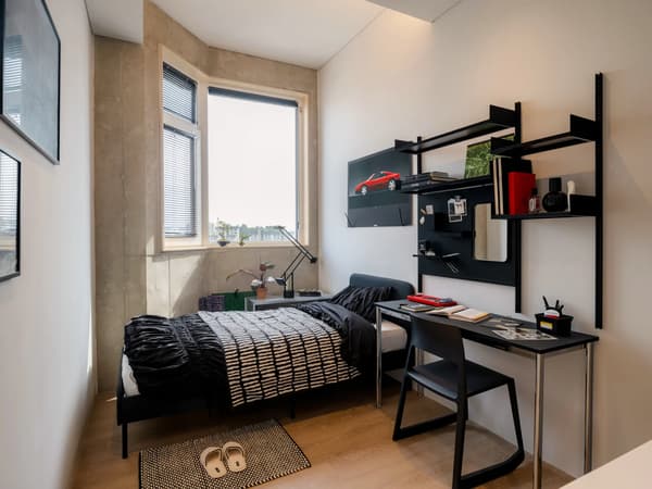 Newly Built, Women Only, 14th Floor, 3 Minutes Walk from Sinchon Station, Shared Living Room, Private Bathroom. 3-Person Household. photo 5