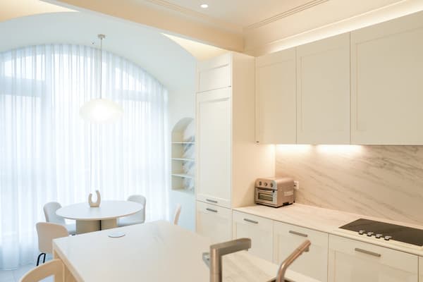 No ARC, 3-5 Minutes Walk from Gangnam Station, New Build, Fully Furnished, Great View. Business Owner. photo 4
