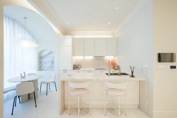 No ARC, 3-5 Minutes Walk from Gangnam Station, New Build, Fully Furnished, Great View. Business Owner. photo 3