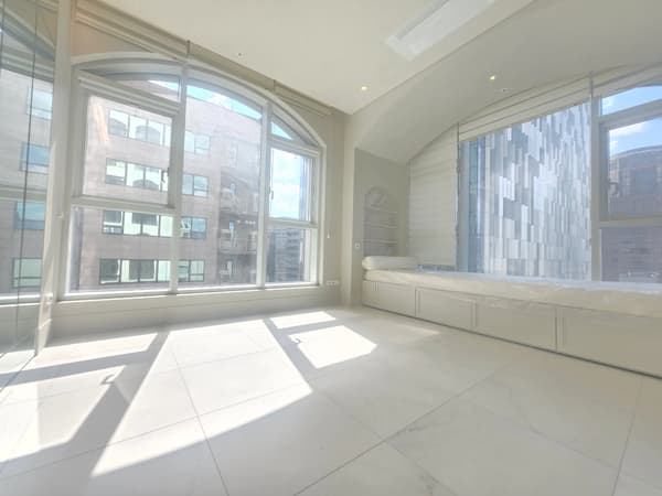 NO ARC, Contract with Business or Invidual, Semi-furnished, 1BR, 1BA. photo 2