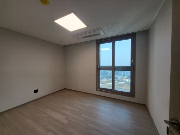 Near Dongtan Station, New, Penthouse, 2BR + Loft, 2BA, Fitness, NO ARC. photo 3