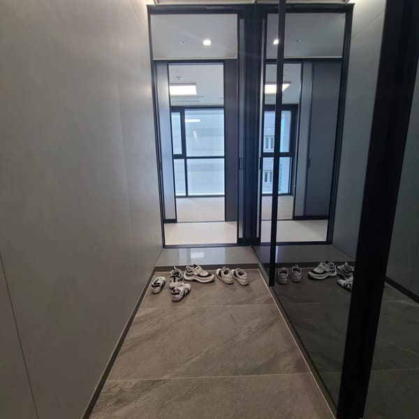 2BR, 1BA,Brand New, 5-Minute to Nambu Terminal Stn, GYM, POOL photo 3