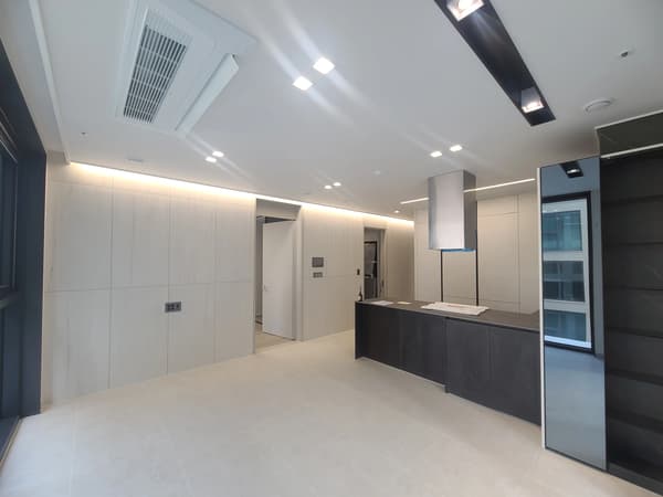 5-minute walk from Nambu Terminal Station, 2BR, 1BA, Newly Built, Fitness, Pool photo 2