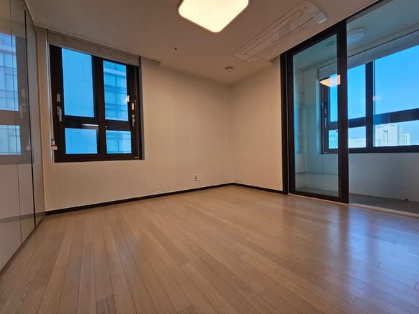 New, 2BR, 1BA, Business Contract, NO ARC photo 5