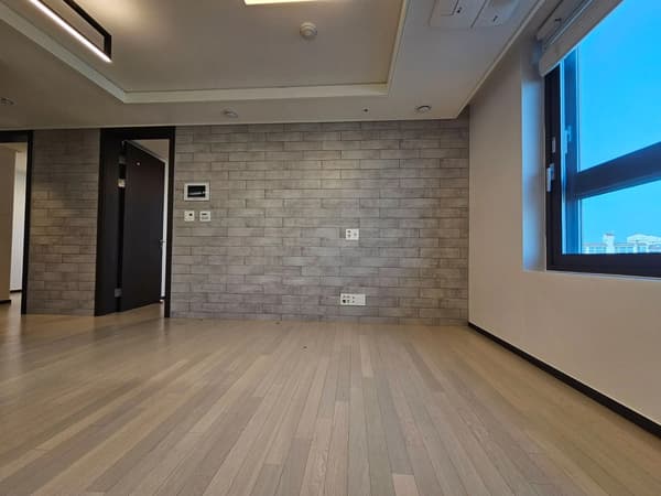 New, 2BR, 1BA, Business Contract, NO ARC photo 3