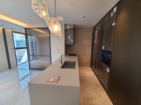 New, 2BR, 2BA, GYM, POOL, Business. 5mins to subway. photo 2