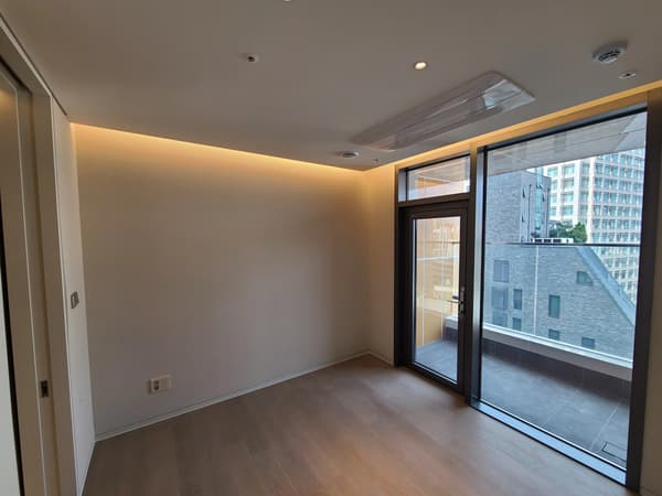 New, 2BR, 2BA, GYM, POOL, Business. 5mins to subway. photo 3