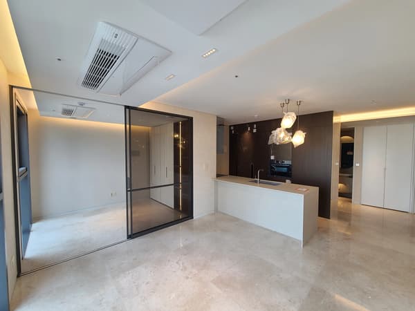 New, 2BR, 2BA, GYM, POOL, Business. 5mins to subway. photo 5