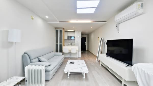 Low Deposit, 2-3 Minutes Walk from Gangnam Station, Fully Furnished photo 5