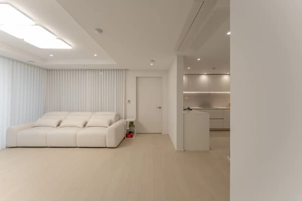 For Sale, 3BR, 2 BA, Remodeled, Near Subway Station(2028), Near Schools. photo 3
