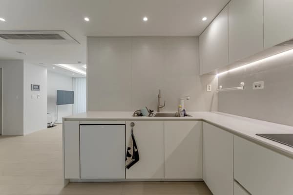 For Sale, 3BR, 2 BA, Remodeled, Near Subway Station(2028), Near Schools. photo 5