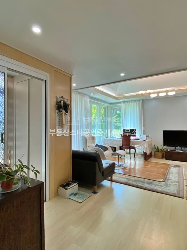 Single-family House, 4+1BR, 2BA, 1 Basement photo 5