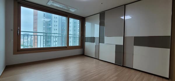 3BR, 2BA, Near Sogang Univ, and close to Yonsei, Ewha, Daeheung subway station. photo 3