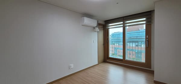 3BR, 2BA, Near Sogang Univ, and close to Yonsei, Ewha, Daeheung subway station. photo 4