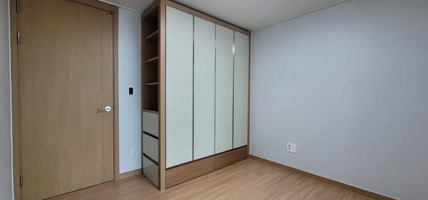 3BR, 2BA, Near Sogang Univ, and close to Yonsei, Ewha, Daeheung subway station. photo 5