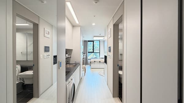 1BR, 1BA, ARC, Rent Free for a year contract. Nice Community. photo 5