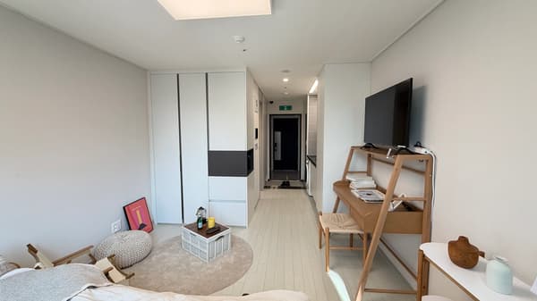 Pet, 1BR, 1BA, ARC, Rent Free for a year contract. photo 2