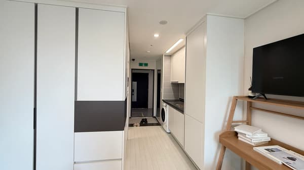Pet, 1BR, 1BA, ARC, Rent Free for a year contract. photo 5