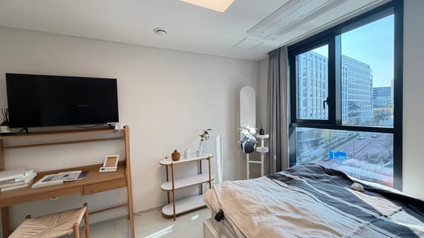 Pet, 1BR, 1BA, ARC, Rent Free for a year contract. photo 4