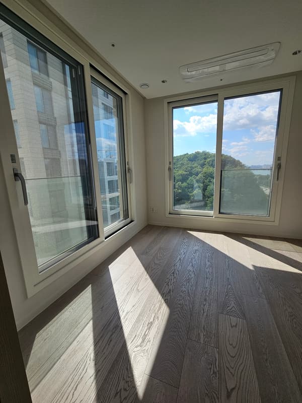 3-Room Han River View  Forest View High-End Officetel with Full Options, New photo 5