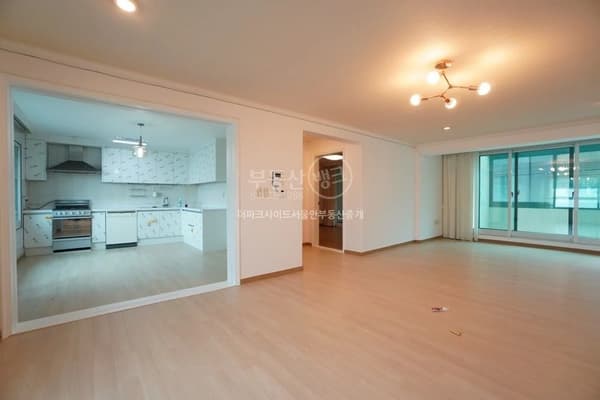 Near Grand Hyatt, A Spacious Villa with Great View photo 3