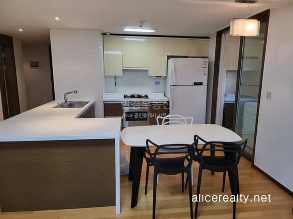 A Fully Furnished Apartment at the Great Location in Yongsan photo 2