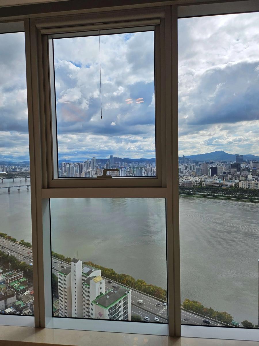 38 Pyeong, Trimage Best Royal Building, High Floor, Han River View, High-End Interior Design 1