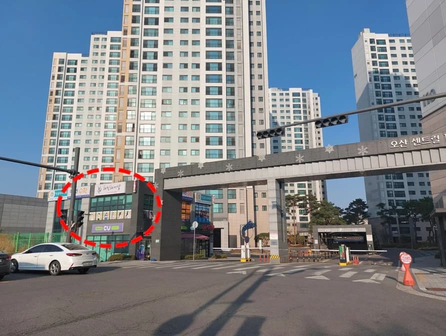 Exclusive Commercial Space in 920-unit Complex, Hair Salon for Rent 1