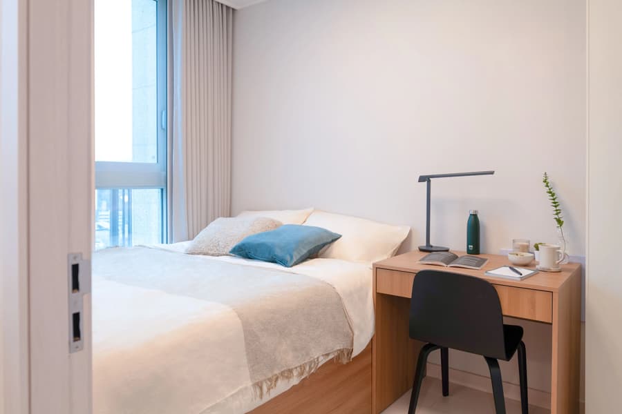 Fully-furnished One-bedroom Apartment in Dongdaemun-gu 1